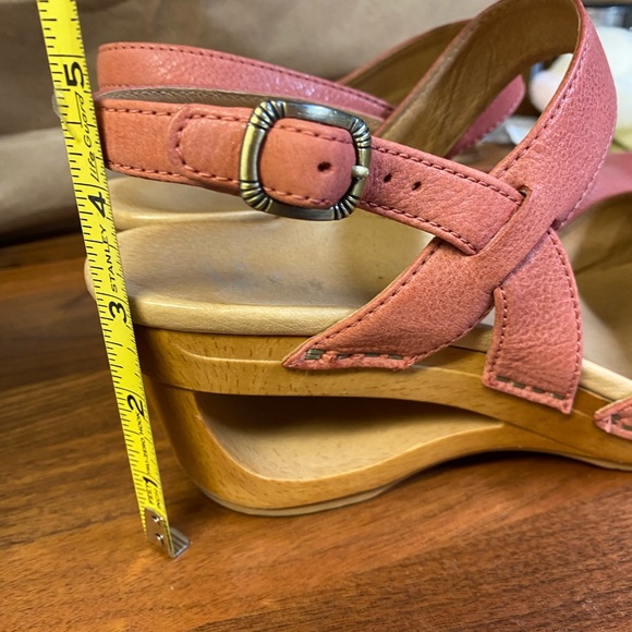 Dansko Taci Wedge Milled Red Cut-out Leather Boho Comfort Sandals size 41 EU - Picture 9 of 11